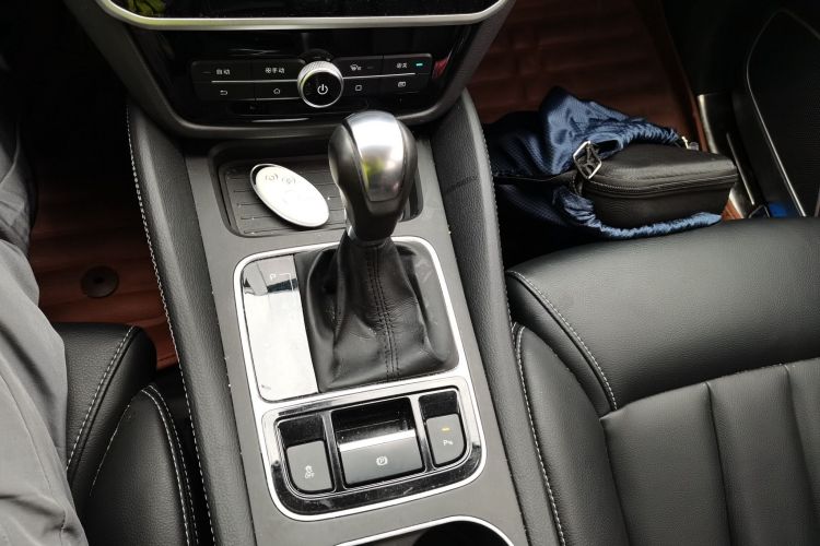 比亚迪 宋MAX 2017款 1.5T 自动智联尊贵型 7座中控内饰18