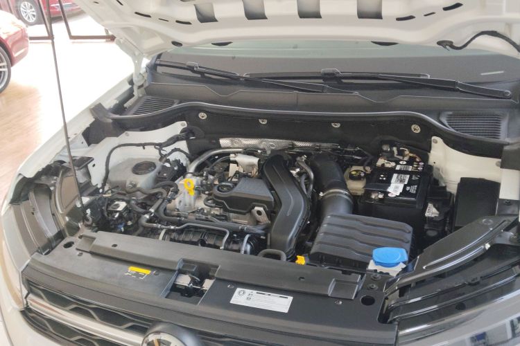 大众 途岳 2023款 300TSI 两驱月尊版机舱底盘24