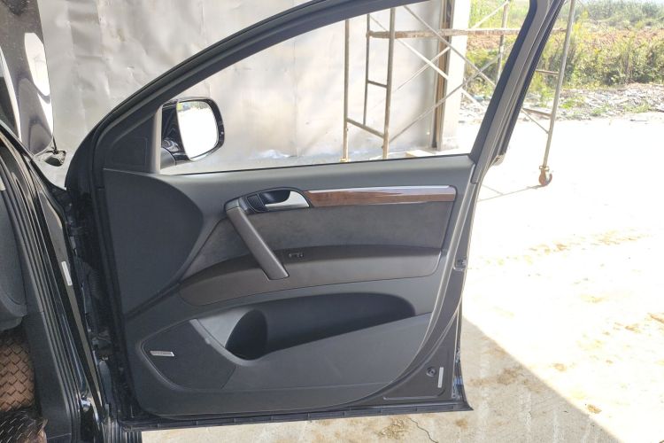 奥迪Q7 2015款 35 TFSI 进取型中控内饰7005