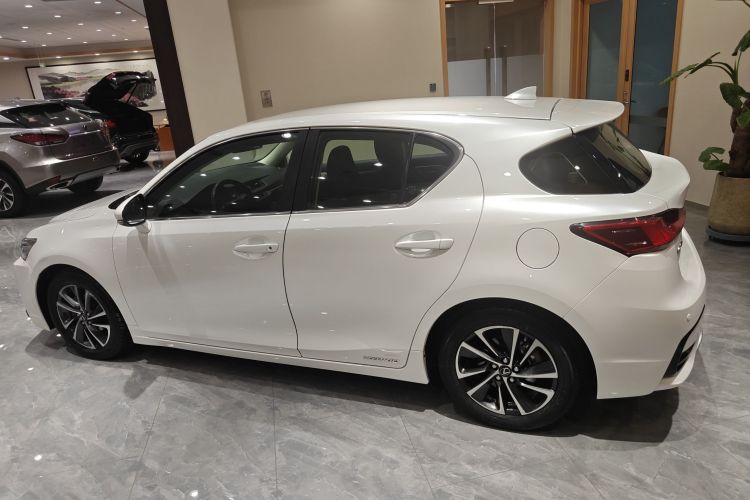 雷克萨斯CT 2017款 CT200h 精英版 单色 国VI车身外观4