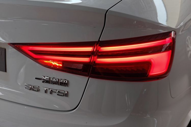 奥迪A3 2018款 30周年年型 Limousine 35 TFSI 进取型车身外观6006