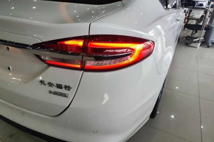福特 蒙迪欧 2018款 EcoBoost 200 时尚型车身外观9