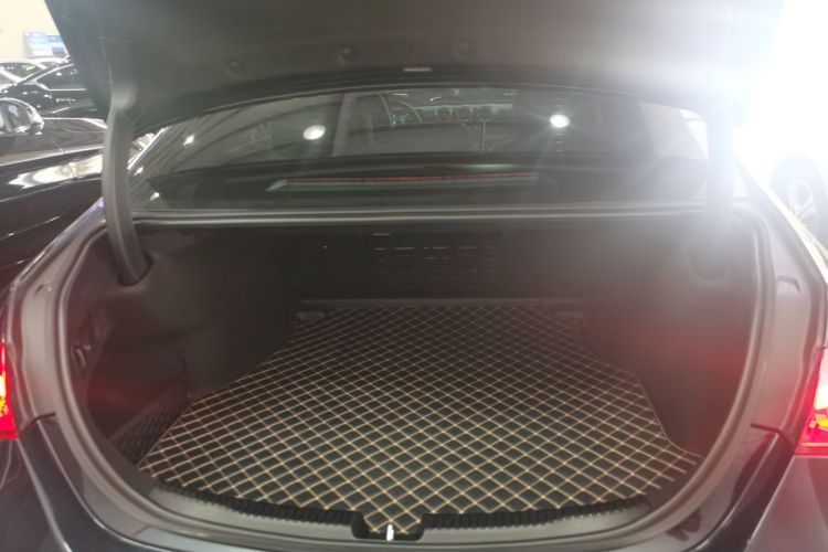 奔驰C级 2023款 改款二 C 260 L 运动版机舱底盘23