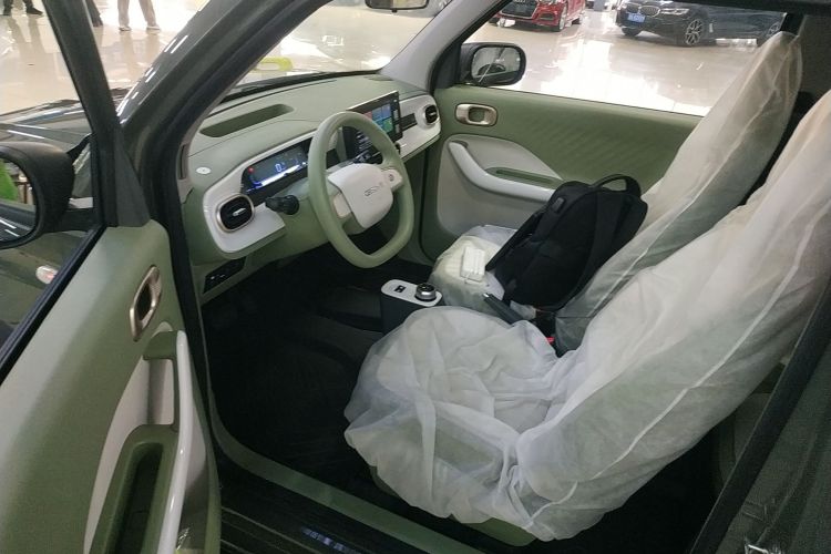 吉利银河 2025款 210km 熊猫骑士中控内饰20