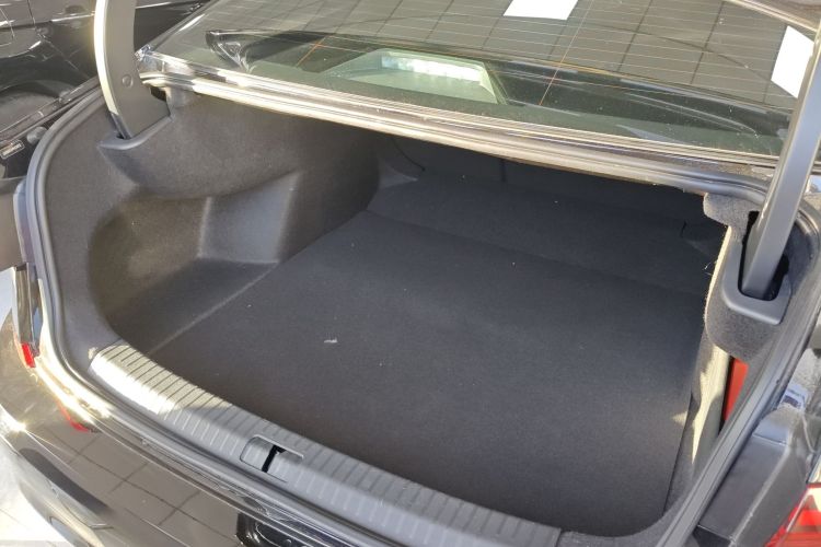 大众 帕萨特 2023款 改款 330TSI 豪华版机舱底盘23