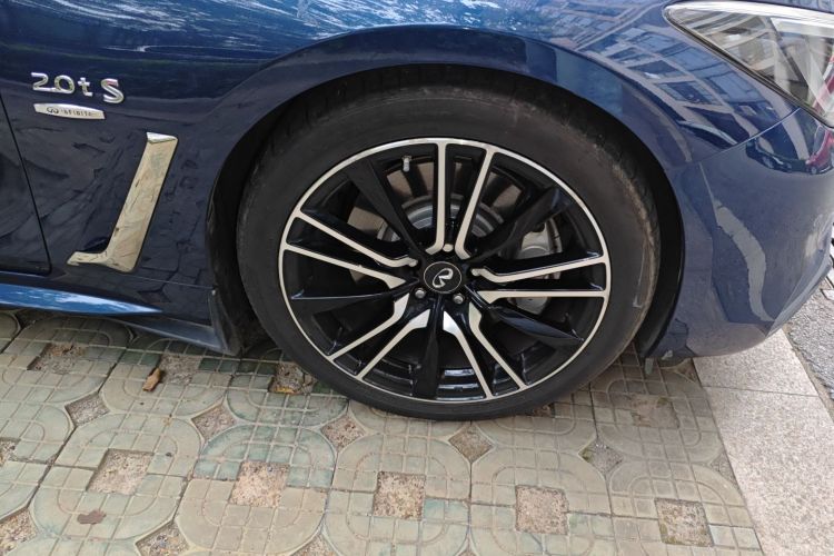 英菲尼迪Q60 2019款 S 2.0T 豪华运动版车身外观10