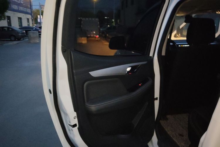 五十铃 瑞迈 2022款 2.8T经典柴油四驱舒适型标轴版JE493ZLQ6E中控内饰7008