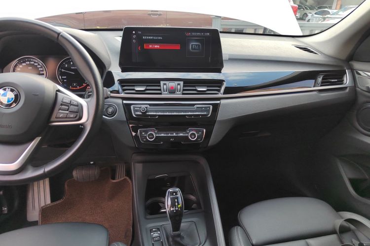 宝马X1 2020款 sDrive25Li 领先型中控内饰16