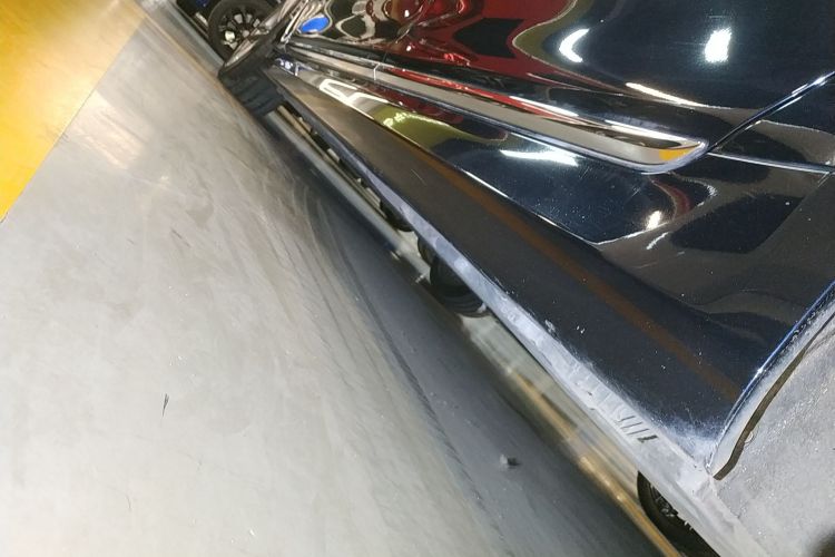 宝马7系 2018款 730Li 领先型 M运动套装局部细节9002