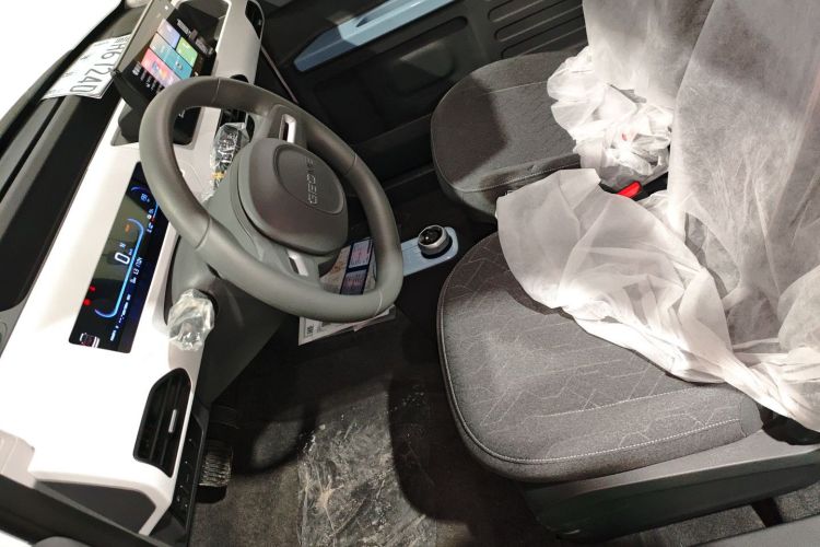 吉利银河 2024款 熊猫mini 200km 耐力熊中控内饰19