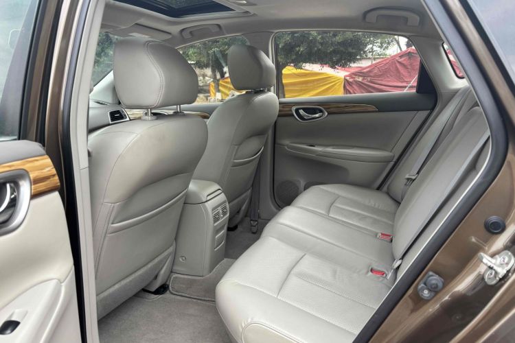 日产 轩逸 2014款 1.6XV CVT尊享版中控内饰21