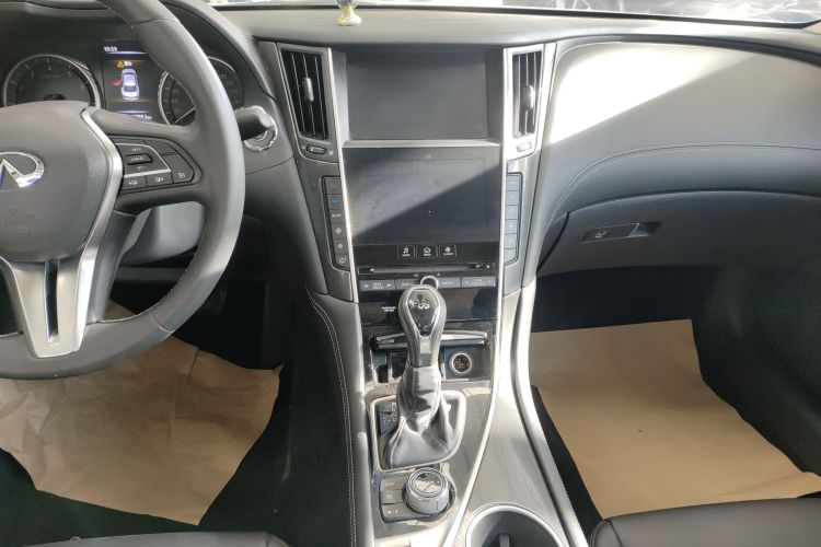 英菲尼迪Q50L 2018款 2.0T 舒适版 国VI中控内饰16