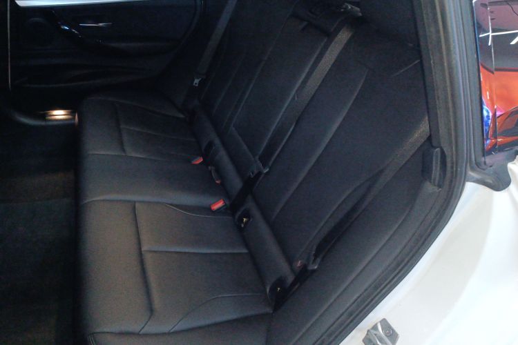 宝马3系GT 2019款 320i M运动套装中控内饰21