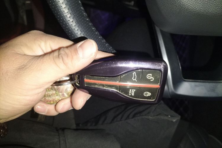 红旗HS5 2022款 改款 2.0T 智联旗享版中控内饰11