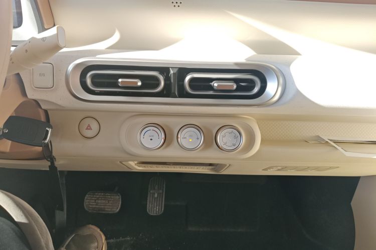 五菱汽车 宏光MINIEV 2024款 第三代 215km 青春版中控内饰16