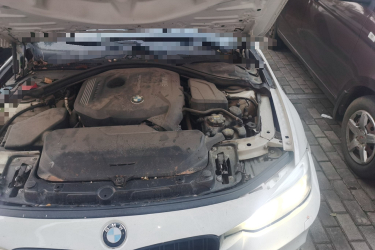 宝马3系 2019款 320i M运动曜夜版局部细节9007