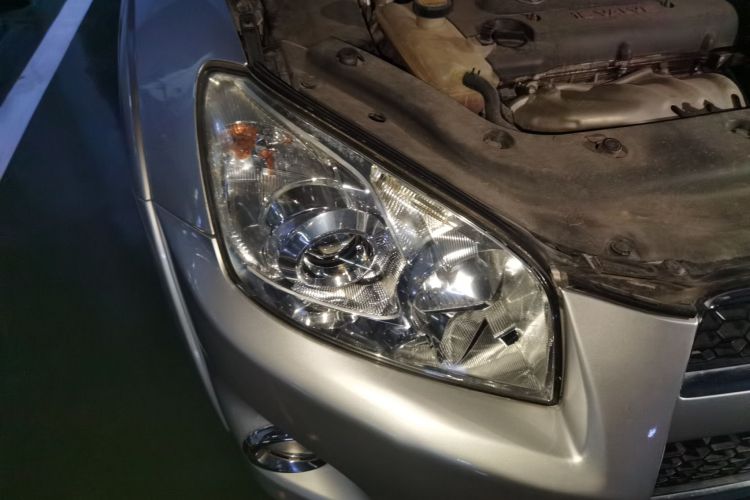 丰田 RAV4荣放 2012款 炫装版 2.4L 手动四驱豪华车身外观6006