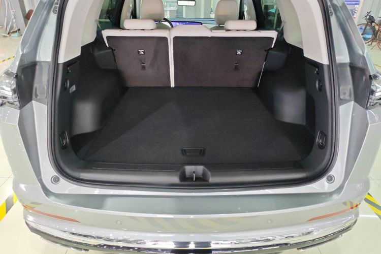 别克 2024款 昂科威Plus 四驱Avenir艾维亚机舱底盘23