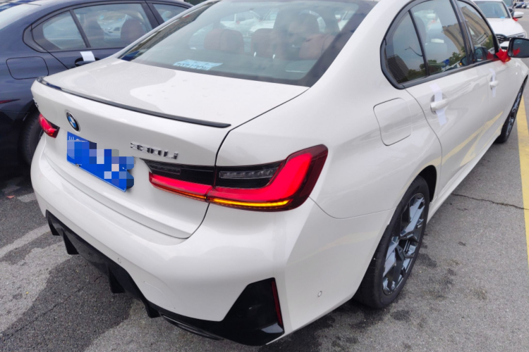 宝马3系 2025款 330Li 尊享型 M运动曜夜套装车身外观6005