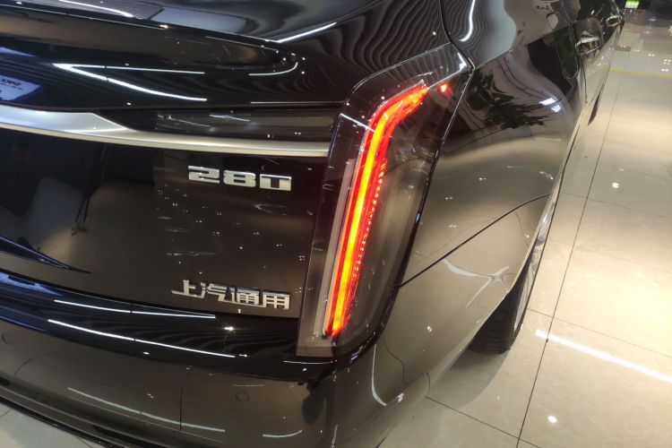 凯迪拉克CT6 2023款 28T 尊贵型车身外观9