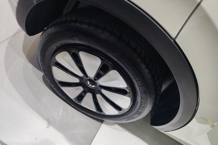 五菱汽车 五菱缤果 2023款 333km 灵犀互联+款车身外观6008