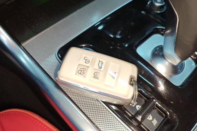 捷豹XEL 2024款 2.0T 250PS R-DYNAMIC S进取运动版中控内饰7001