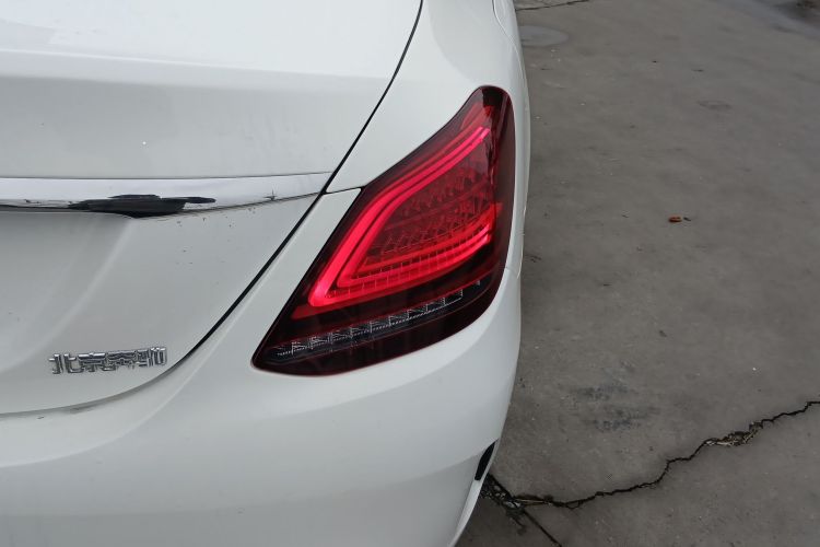 奔驰C级 2020款 改款 C 260 L 运动版车身外观9