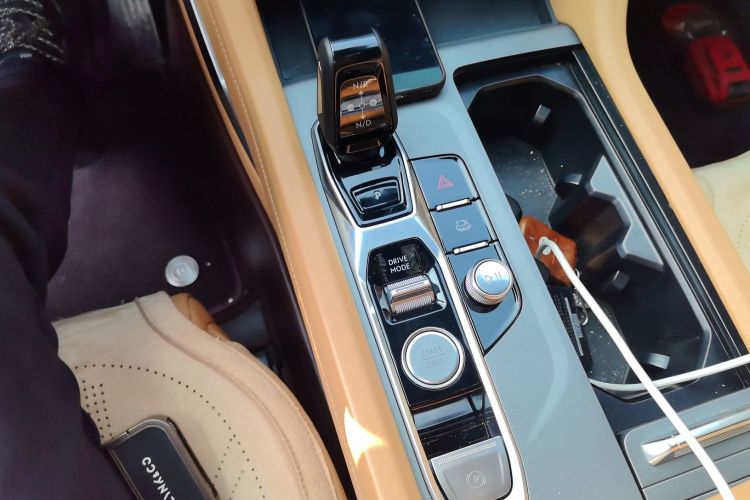 领克09 EM-P 2024款 2.0TD EM-P 四驱HALO 六座中控内饰18