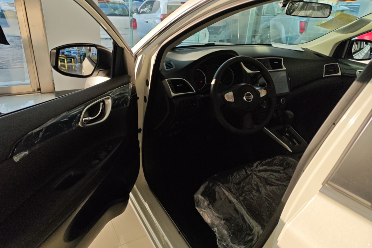 日产 轩逸 2024款 改款二 经典 1.6XL CVT豪华版中控内饰20