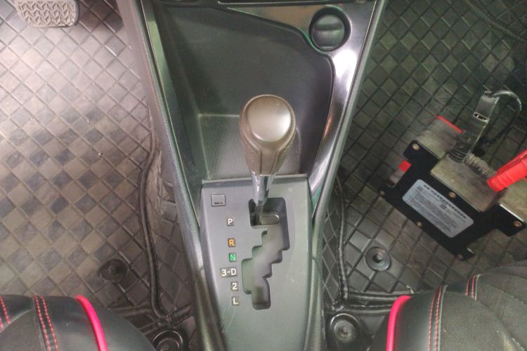 丰田 威驰 2014款 1.5L 自动智臻版中控内饰18