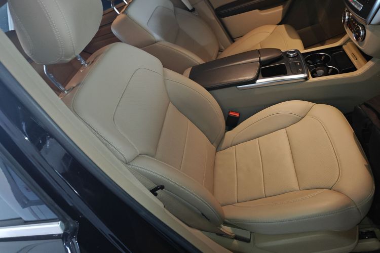 奔驰M级 2014款 ML 320 4MATIC局部细节41