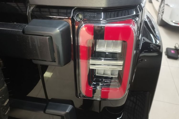 北京越野 北京BJ40 2019款 PLUS 2.3T 自动四驱尊享版 国VI车身外观9