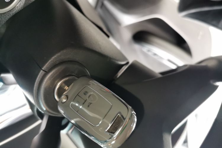 别克 英朗 2021款 改款 1.3T 自动轻混动精英型中控内饰11