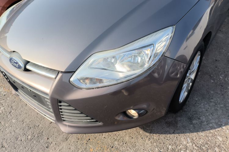 福特 福克斯 2012款 三厢 1.6L 自动舒适型局部细节36