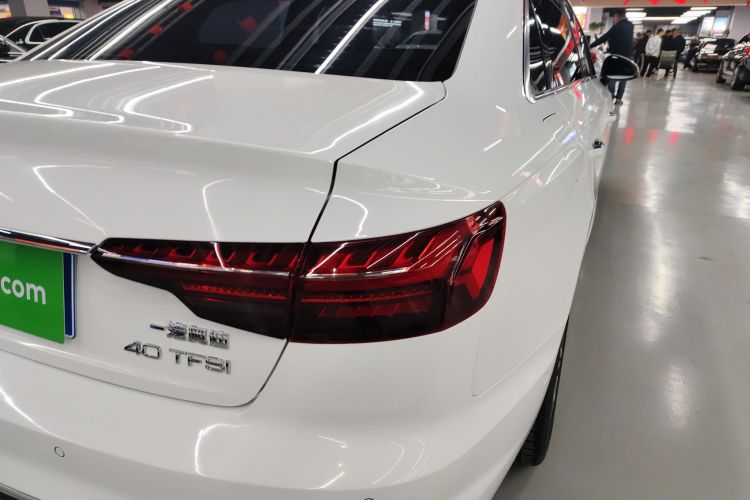 奥迪A4L 2020款 40 TFSI 豪华动感型车身外观9