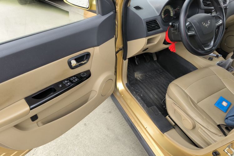 五菱汽车 五菱宏光 2014款 1.5L S标准型中控内饰20