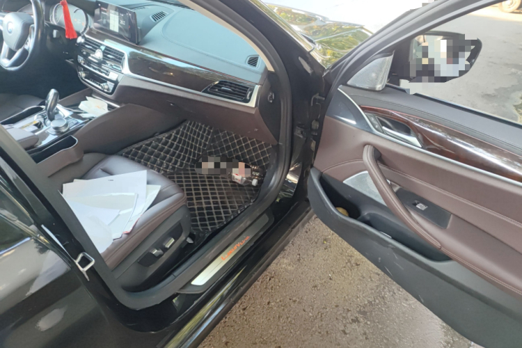 宝马5系 2018款 525Li 豪华套装局部细节9005