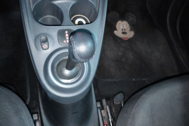 smart fortwo 2018款 1.0L 52千瓦硬顶灵动版 国V中控内饰18