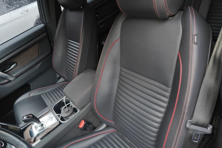 路虎 发现运动版 2020款 249PS R-Dynamic 性能科技版 7座中控内饰19