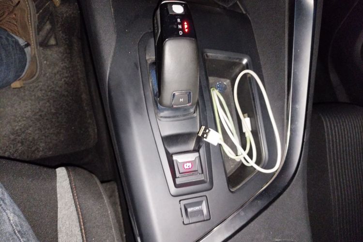 标致4008 2017款 350THP 舒适版中控内饰18