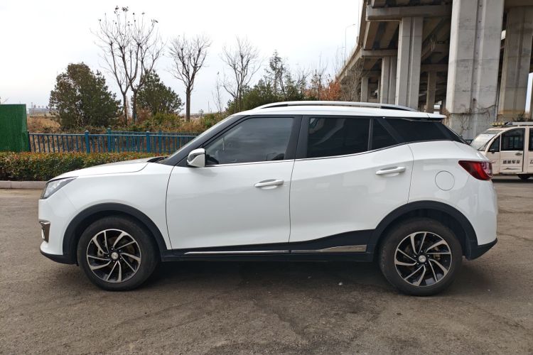 众泰T300 2017款 1.5T CVT尊享型车身外观4