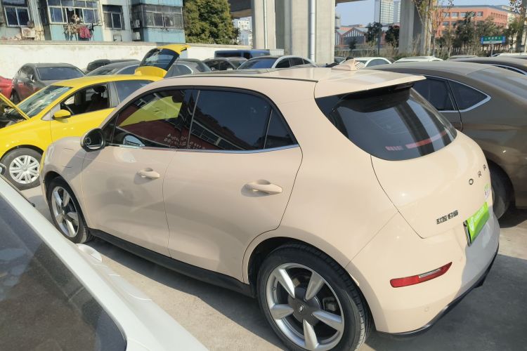 欧拉好猫 2023款 401km标准续航 尊荣型 磷酸铁锂车身外观4