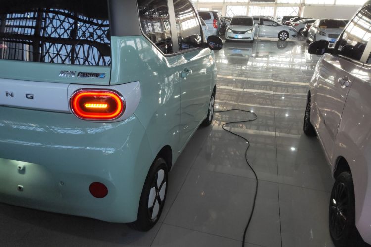 五菱汽车 宏光MINIEV 2024款 第三代 215km 进阶版车身外观9