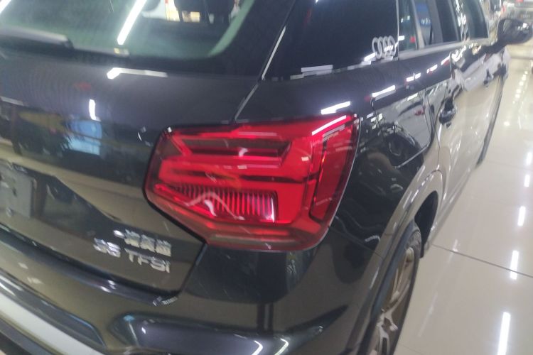 奥迪Q2L 2022款 35 TFSI 时尚动感型车身外观9