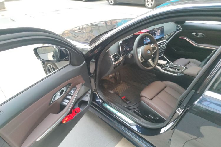 宝马3系 2024款 325Li M运动套装中控内饰7003