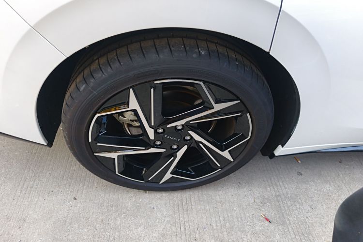 领克07 2024款 EM-P 126长续航 Ultra车身外观6008