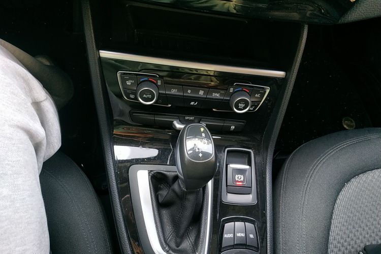 宝马2系旅行车 2016款 218i 领先型中控内饰18