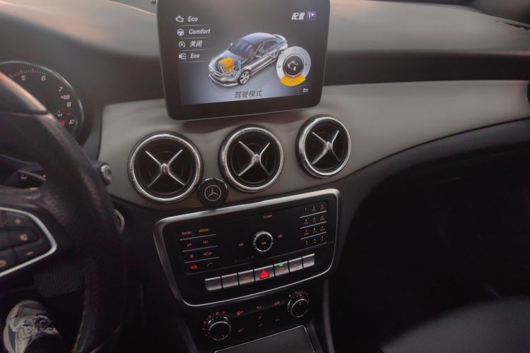 奔驰CLA 2018款 CLA 200 动感型中控内饰16