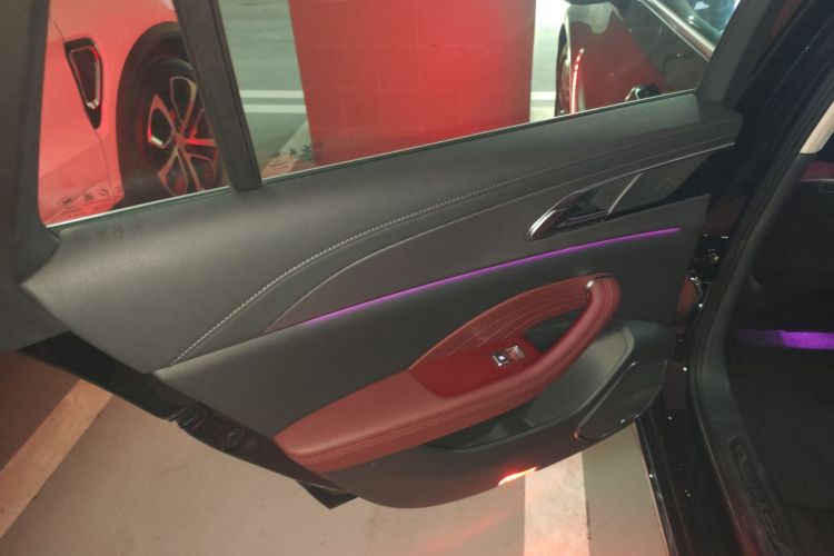 红旗H5 2024款 2.0T 自动智联旗畅版中控内饰7008