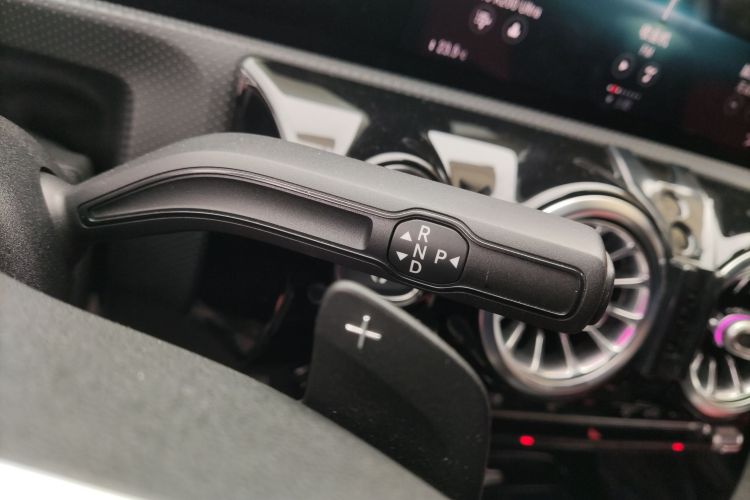 奔驰A级 2021款 A 180 L 运动轿车中控内饰18